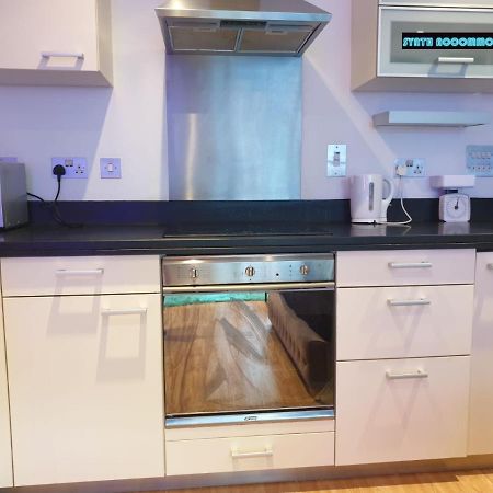 80S Retro 1Bed Studio Serviced Apartment Canary Wharf Perfect For Solo & Couple Travellers Londýn Exteriér fotografie