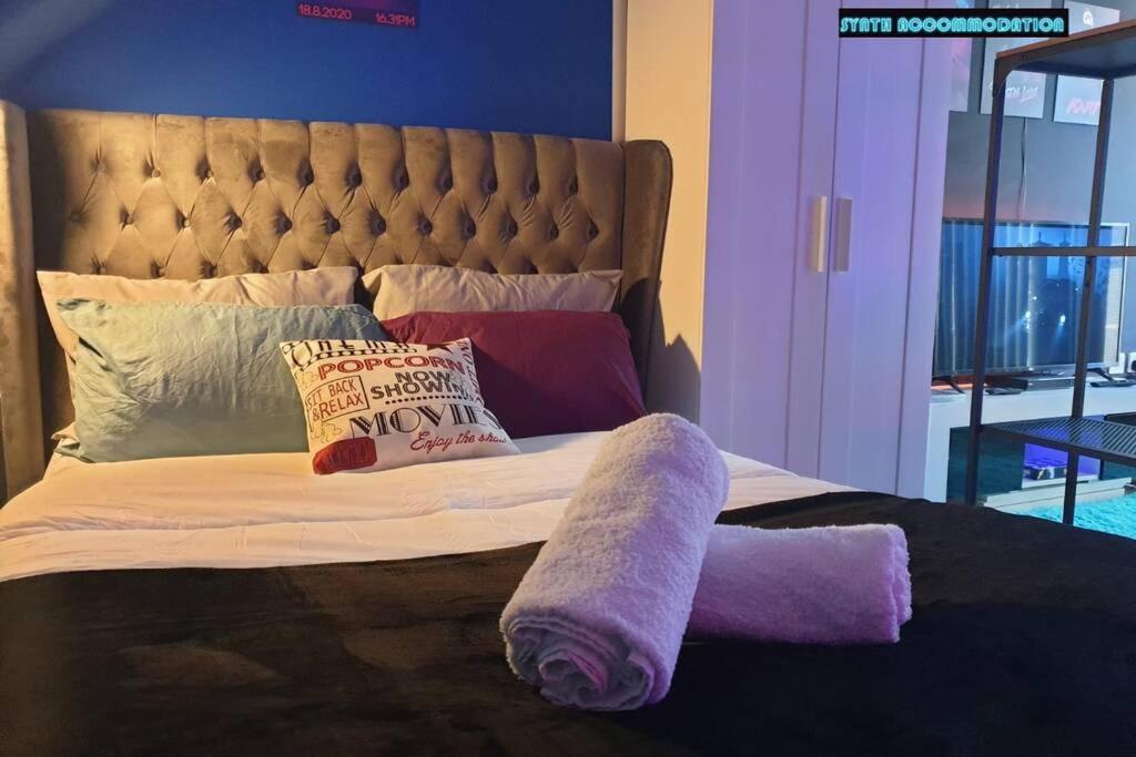 80S Retro 1Bed Studio Serviced Apartment Canary Wharf Perfect For Solo & Couple Travellers Londýn Exteriér fotografie