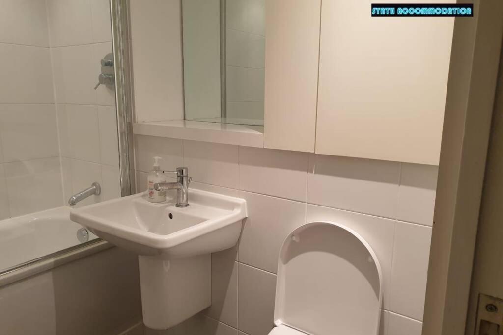 80S Retro 1Bed Studio Serviced Apartment Canary Wharf Perfect For Solo & Couple Travellers Londýn Exteriér fotografie